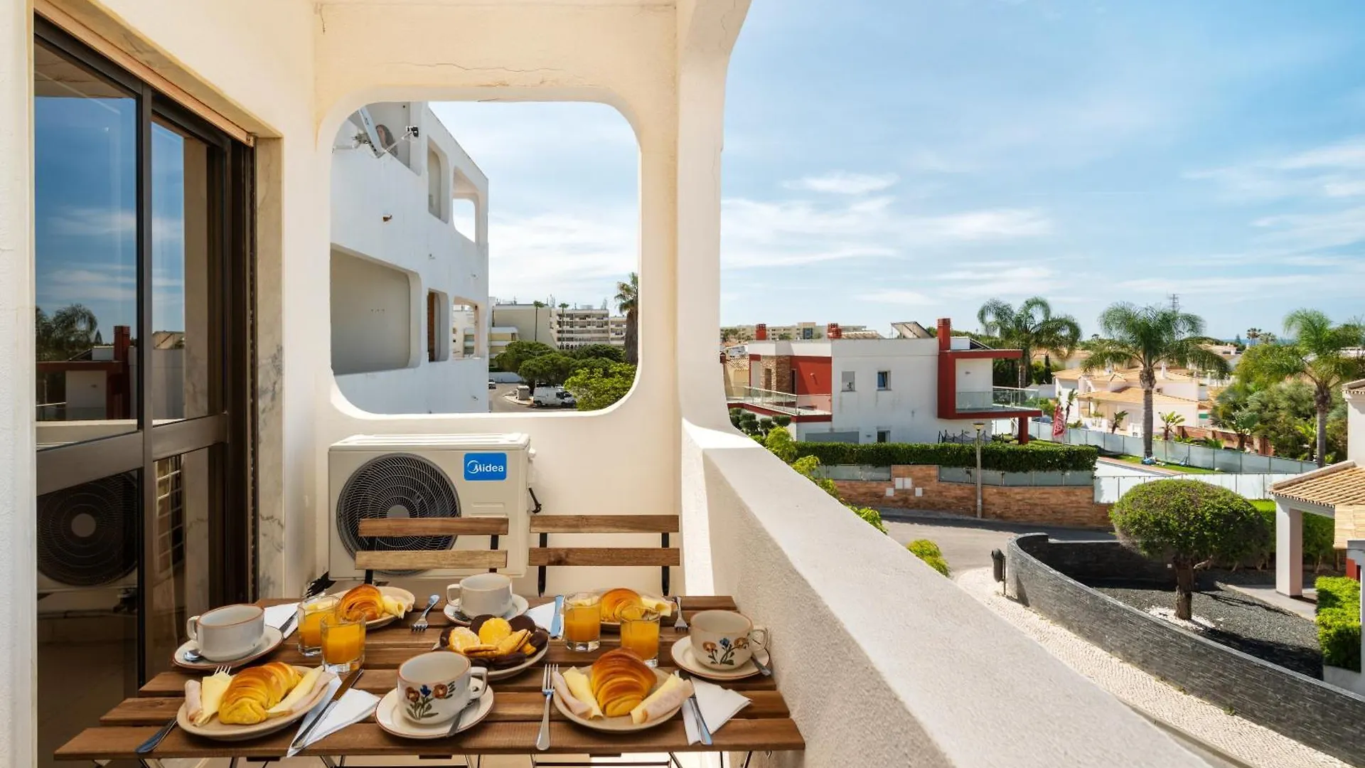 Host Wise - Bright Lovely Flat - Balcony Guia  Apartment Guia (Faro)