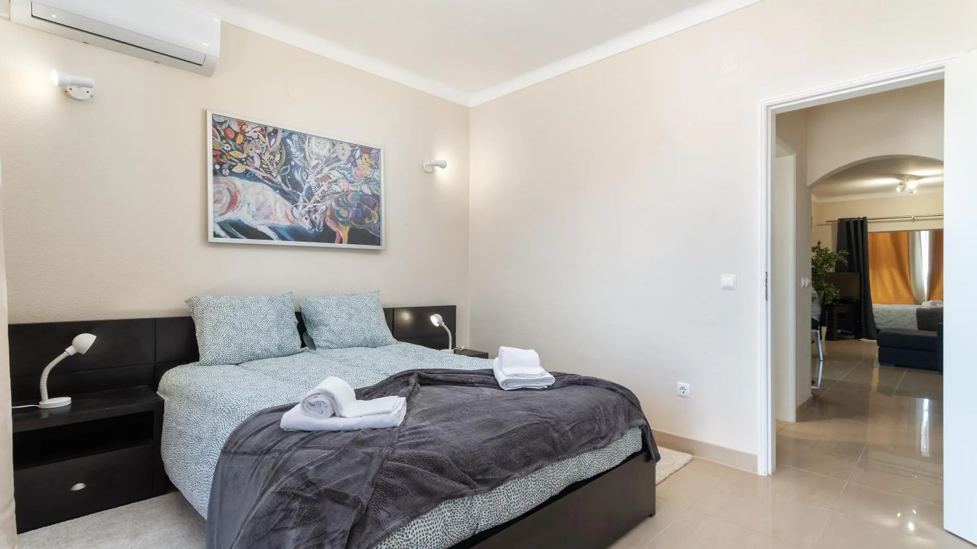 Apartment Host Wise - Bright Lovely Flat - Balcony Guia