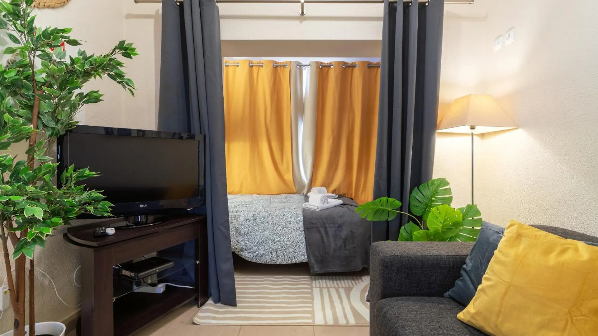 Host Wise - Bright Lovely Flat - Balcony Guia