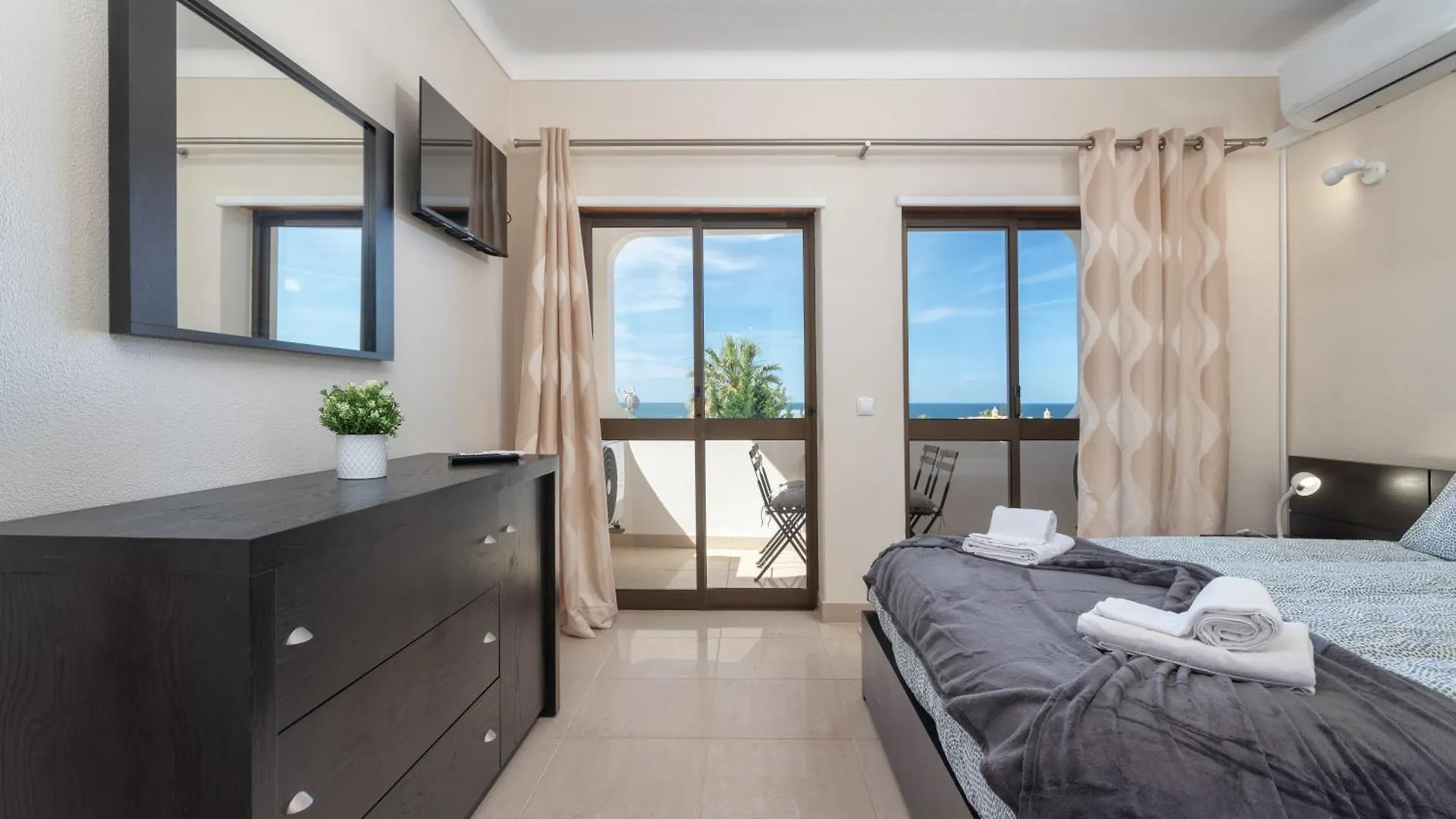Host Wise - Bright Lovely Flat - Balcony Guia  0*, Guia (Faro) Portugal